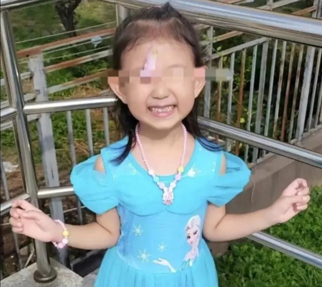 B&eacute; g&aacute;i mất t&iacute;ch tr&ecirc;n b&atilde;i biển, 14 ng&agrave;y sau cảnh s&aacute;t t&igrave;m thấy thi thể: Một ph&uacute;t sơ sảy trong chuyện dạy con, hậu quả kinh ho&agrave;ng - Ảnh 2.