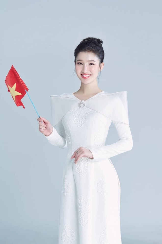 Á hậu Phương Nhi hé lộ trang phục cho phỏng vấn kín tại Miss International - Ảnh 1.