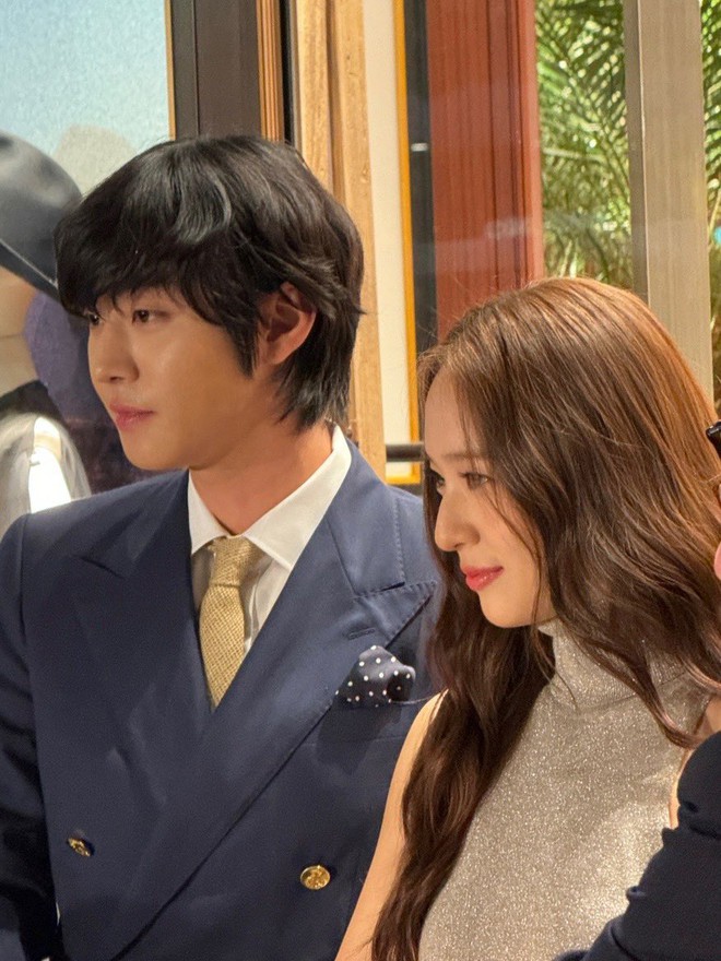 Krystal khoe sắc vóc gợi cảm qua cam thường, bất ngờ hội ngộ tổng tài Ahn Hyo Seop ở sự kiện - Ảnh 7.