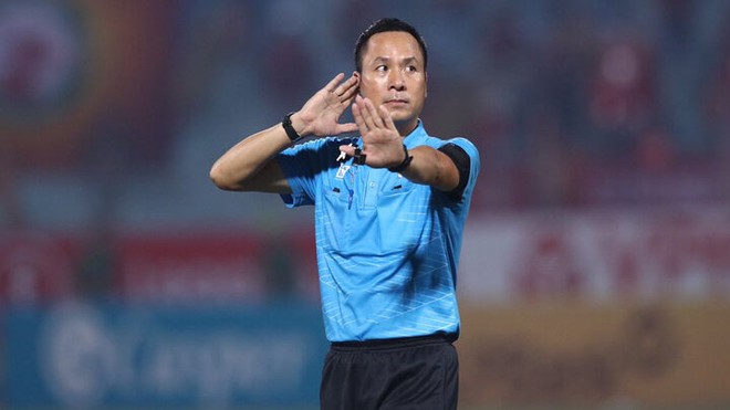 VAR phi&ecirc;n bản V-League: Hiệu ứng t&iacute;ch cực, vẫn bị ch&ecirc; tốn thời gian - Ảnh 2.