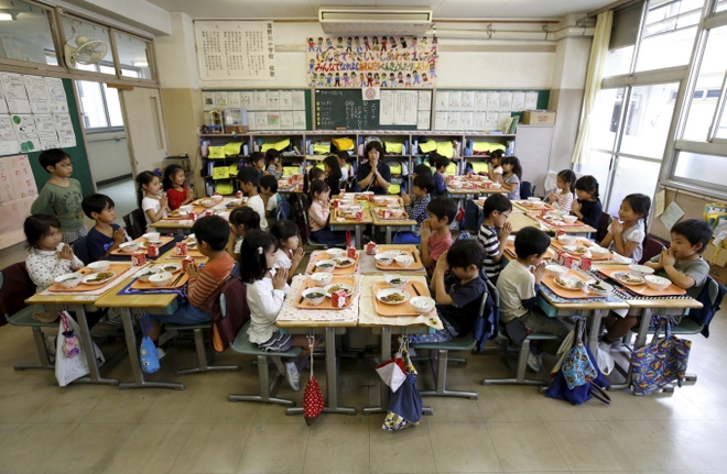 Ai cũng mê bữa ăn trưa của học sinh Nhật, đủ chất mà rẻ, có cả chuyên gia cân đo dinh dưỡng - Ảnh 10.