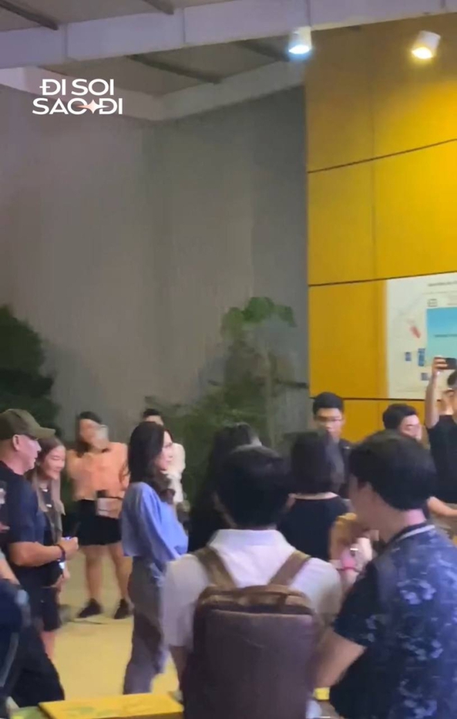 Cuối tuần bận rộn của vệ sĩ quốc d&acirc;n: Từ họp b&aacute;o BamBam lập tức ra s&acirc;n bay đ&oacute;n Super Junior, h&ocirc;m sau lại hộ tống Mỹ T&acirc;m - Ảnh 6.