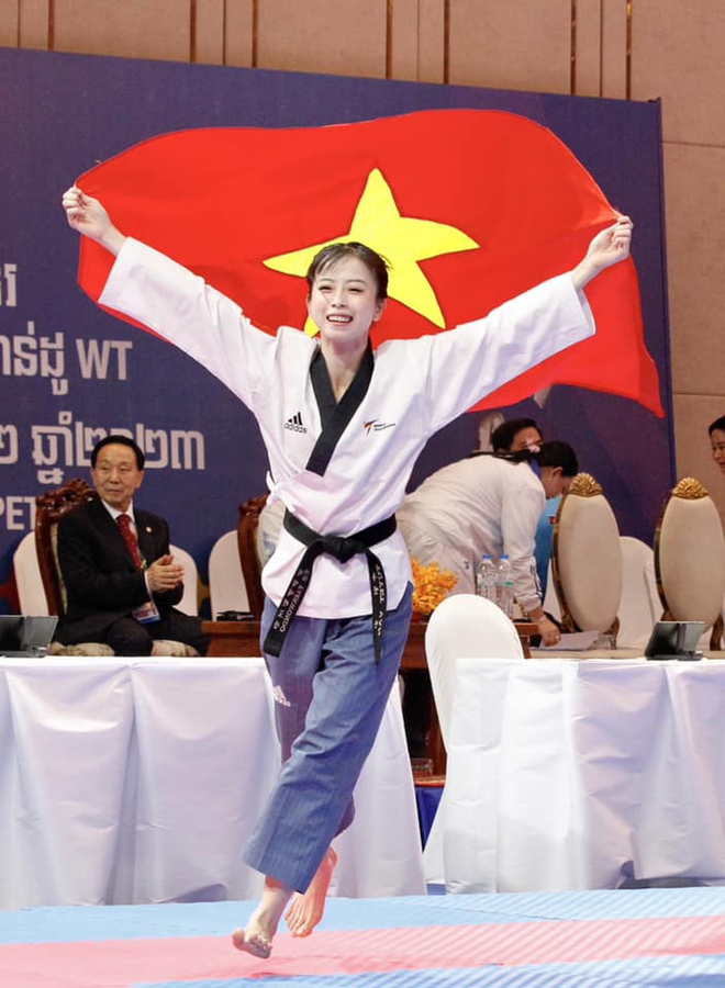 Hoa khôi Taekwondo dạy võ cho hot girl Linh Ngọc Đàm - Ảnh 4.