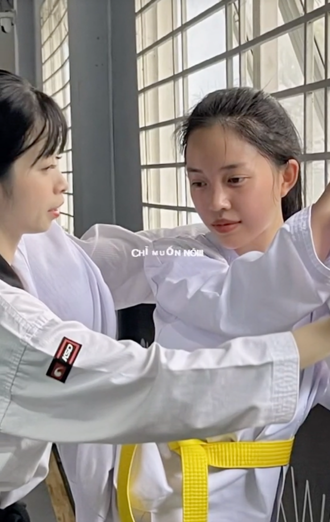 Hoa khôi Taekwondo dạy võ cho hot girl Linh Ngọc Đàm - Ảnh 1.