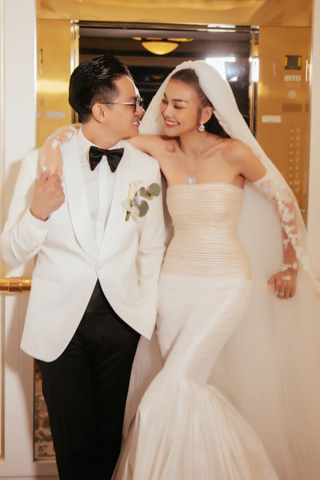 Hot h&ograve;n họt ảnh cưới full HD Thanh Hằng: Ch&uacute; rể h&ocirc;n nhẹ, sửa gi&agrave;y v&agrave; kề m&aacute; c&ocirc; d&acirc;u cực t&igrave;nh cảm - Ảnh 6.