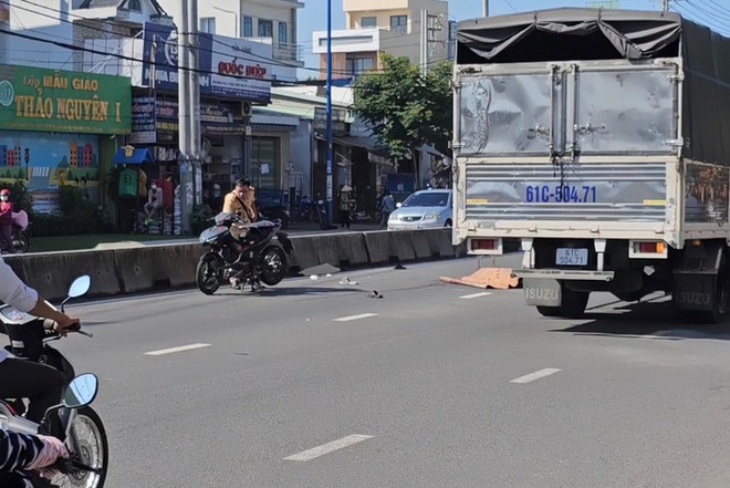 Đi bộ qua đường, cụ &ocirc;ng 77 tuổi bị xe m&aacute;y t&ocirc;ng tử vong - Ảnh 1.