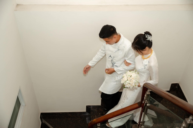 Trò cưng thời HLV Park Hang-seo kết hôn, khoe vàng đeo rủng rỉnh - Ảnh 2.
