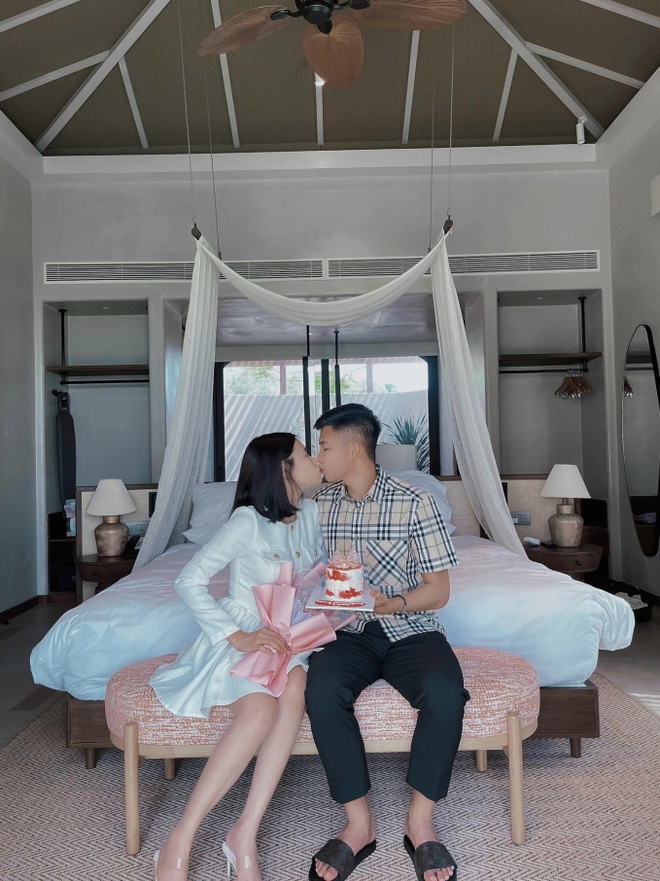 Tr&ograve; cưng thời HLV Park Hang-seo kết h&ocirc;n, khoe v&agrave;ng đeo rủng rỉnh - Ảnh 10.