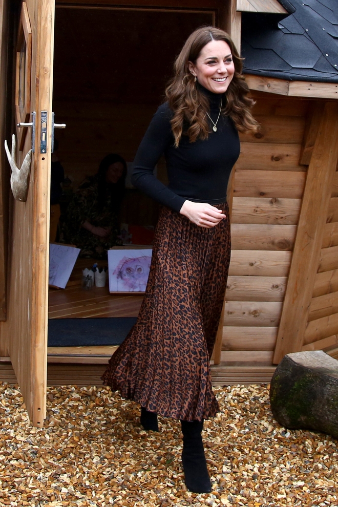 9 set chân váy dài cho thấy đẳng cấp biểu tượng thời trang của Vương phi Kate Middleton - Ảnh 8.
