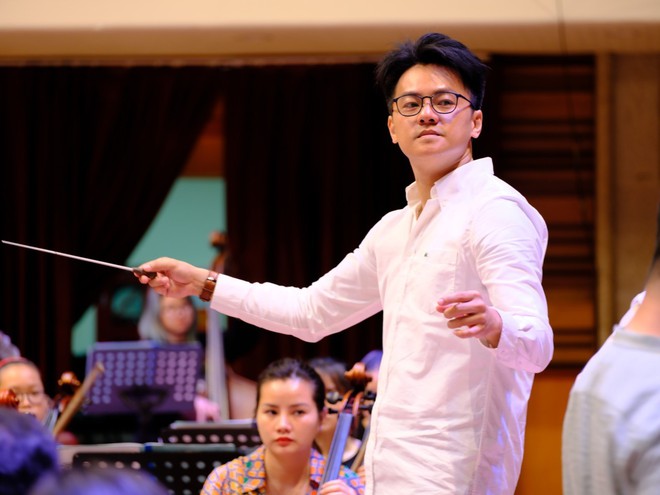 Ph&aacute;t hiện ng&ocirc;n ngữ cơ thể kh&oacute; giấu của chồng Thanh Hằng: Ai nghiện vợ bằng nhạc trưởng Nhật Minh! - Ảnh 5.