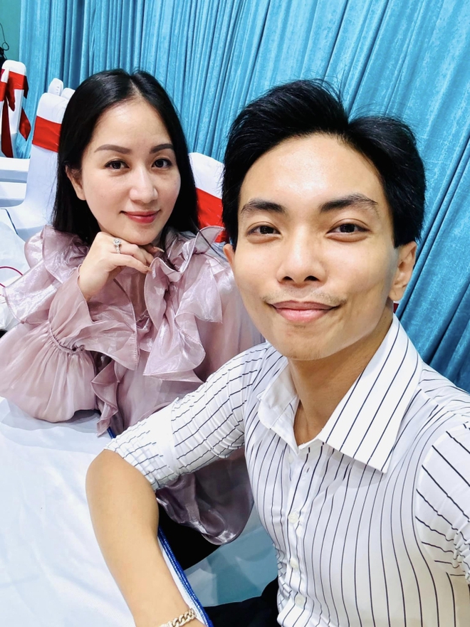 Mẹ 3 con Kh&aacute;nh Thi c&ugrave;ng Phan Hiển trở lại với c&ocirc;ng việc, d&acirc;n mạng b&agrave;y tỏ: Nể thật đấy - Ảnh 1.
