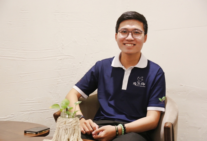 Nam sinh viên thực …
