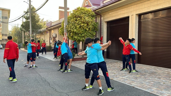 ĐT nữ Việt Nam có mặt tại Tashkent, tập nhẹ trước ngày thi đấu vòng loại Olympic - Ảnh 1.