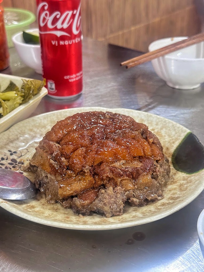 Hàng cơm bình dân ở Lạng Sơn hút mắt bởi các món nổi tiếng: vịt quay, gà luộc - Ảnh 4.