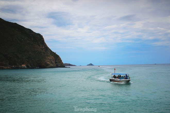 Điều khiến kh&aacute;ch du lịch m&ecirc; mệt ở Eo Gi&oacute; - Kỳ Co - Ảnh 2.