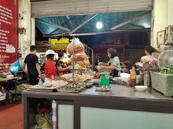 Hàng cơm bình dân ở Lạng Sơn hút mắt bởi các món nổi tiếng: vịt quay, gà luộc - Ảnh 2.