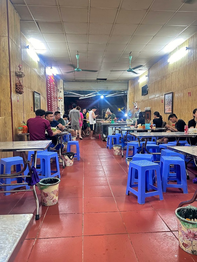 Hàng cơm bình dân ở Lạng Sơn hút mắt bởi các món nổi tiếng: vịt quay, gà luộc - Ảnh 2.