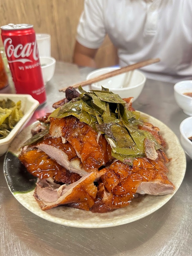 Hàng cơm bình dân ở Lạng Sơn hút mắt bởi các món nổi tiếng: vịt quay, gà luộc - Ảnh 5.