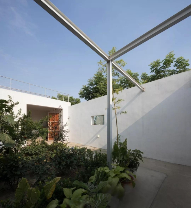 Con trai 40 tuổi xây căn nhà 200m2 để bố mẹ dưỡng già, có sân vườn trồng nhiều cây xanh ngập tràn ánh nắng - Ảnh 5.