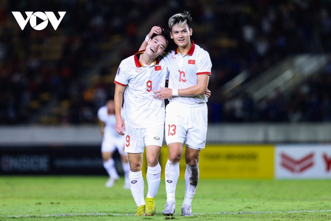 Bảng xếp hạng FIFA mới nhất: ĐT Việt Nam g&acirc;y bất ngờ lớn - Ảnh 1.