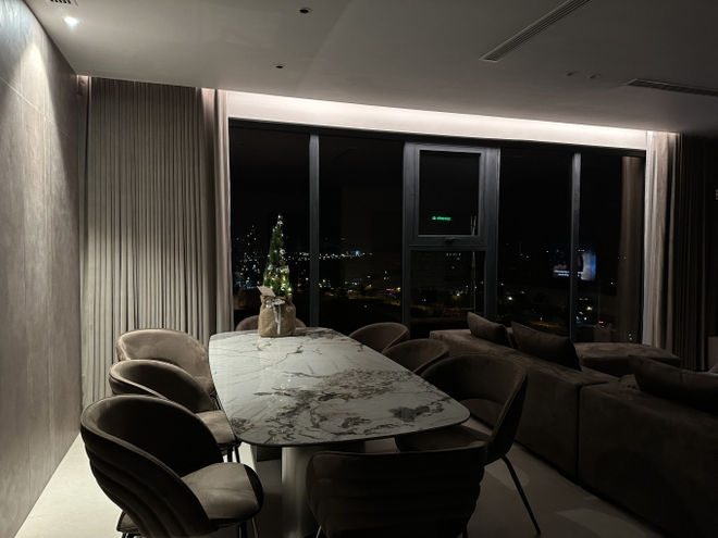 MC Thu Ho&agrave;i v&agrave; chồng CEO: Mua nh&agrave; s&aacute;t v&aacute;ch mẹ chồng, phải cho bớt quần &aacute;o v&igrave; dọn về mới biết tủ kh&ocirc;ng đủ chỗ - Ảnh 5.