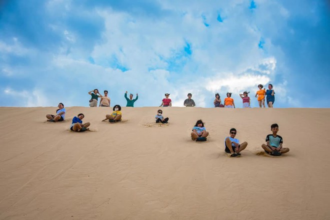 Phát hiện tiểu sa mạc ở Việt Nam, cảnh sắc thay đổi liên tục trong ngày khiến du khách trầm trồ - Ảnh 4.