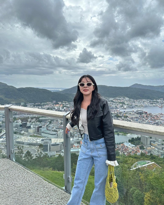 Chị g&aacute;i của J-Hope (BTS) l&agrave; KOL thời trang nổi tiếng tr&ecirc;n Instagram: Muốn l&ecirc;n level mặc đẹp, bạn phải bấm theo d&otilde;i ngay - Ảnh 4.
