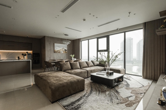 MC Thu Ho&agrave;i v&agrave; chồng CEO: Mua nh&agrave; s&aacute;t v&aacute;ch mẹ chồng, phải cho bớt quần &aacute;o v&igrave; dọn về mới biết tủ kh&ocirc;ng đủ chỗ - Ảnh 2.