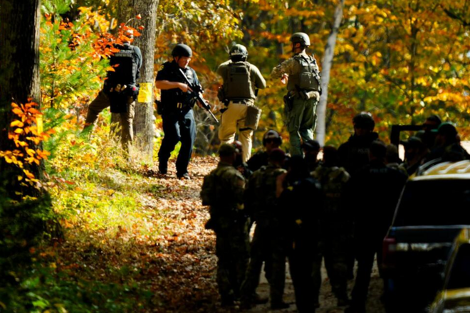 Nghi phạm xả s&uacute;ng khiến 18 người thiệt mạng tại Maine, Mỹ đ&atilde; chết - Ảnh 1.