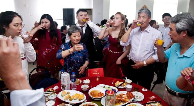 Chồng bận kinh doanh, vợ lừa cưới 3 đ&agrave;n &ocirc;ng kh&aacute;c, kiếm 2,2 tỷ đồng. - Ảnh 1.