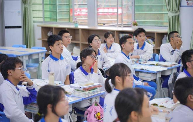 C&oacute; 3 quy tắc ẩn khi trẻ v&agrave;o cấp 2, cha mẹ nắm được hay kh&ocirc;ng sẽ ảnh hưởng lớn đến tương lai đứa trẻ - Ảnh 1.
