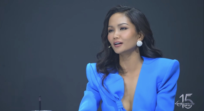 HHen Niê gây tranh cãi vì câu hỏi kém duyên ở Hoa hậu Hoàn vũ Việt Nam - Ảnh 2.