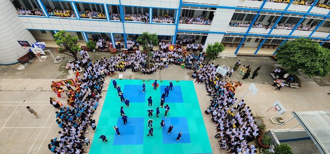 TPHCM: Hiệu trưởng n&oacute;i g&igrave; về đếm like, lượt share tr&ecirc;n Facebook, Zalo để chấm điểm học sinh? - Ảnh 1.
