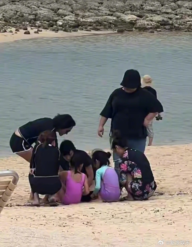 Vợ chồng L&acirc;m T&acirc;m Như đưa con g&aacute;i đi du lịch, Hoắc Kiến Hoa ghi điểm với h&agrave;nh động n&agrave;y - Ảnh 5.