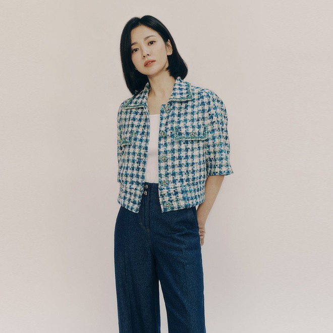 Song Hye Kyo mặc quần jeans đẹp từ phim ra ngoài đời, ngắm là muốn học hỏi - Ảnh 8.