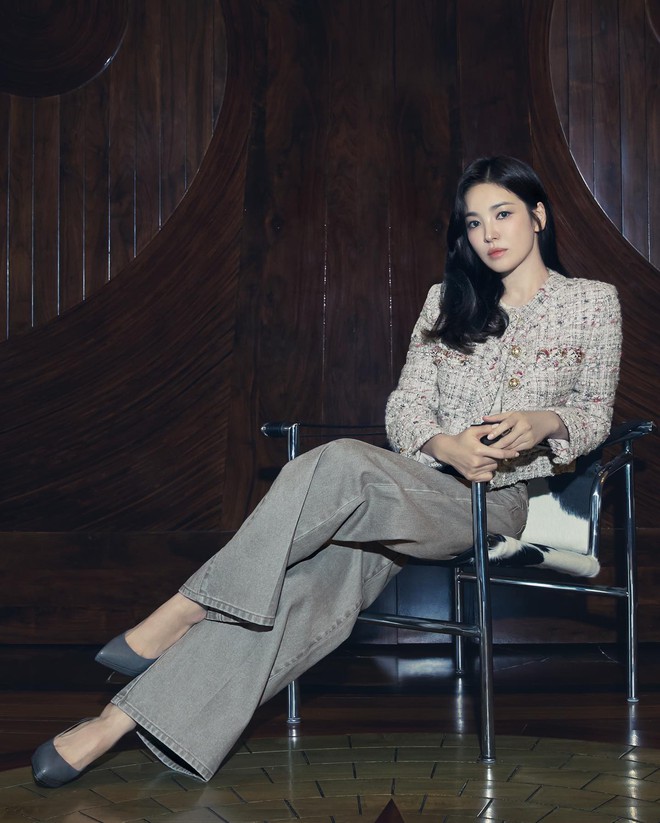 Song Hye Kyo mặc quần jeans đẹp từ phim ra ngoài đời, ngắm là muốn học hỏi - Ảnh 5.