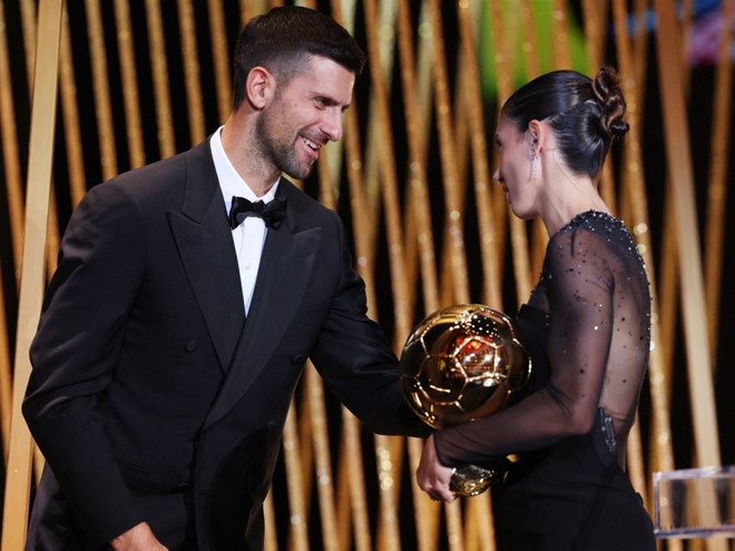 Cận cảnh: David Beckham trao Quả Bóng Vàng 2023 cho Lionel Messi - Ảnh 10.