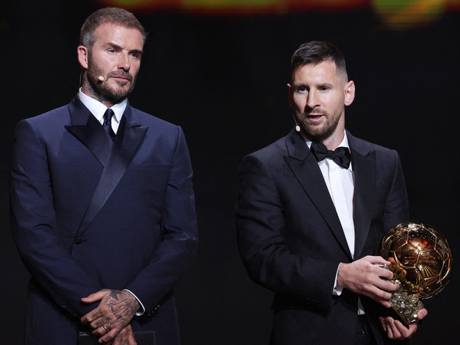 Cận cảnh: David Beckham trao Quả Bóng Vàng 2023 cho Lionel Messi - Ảnh 5.