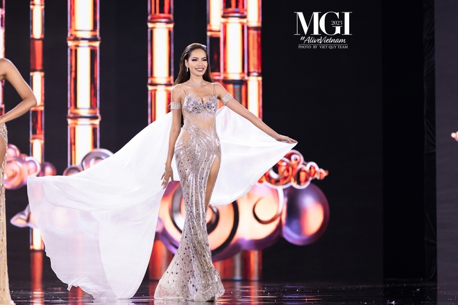 Bộ sưu tập váy dạ hội đuôi cá đẹp nhất 2023 - Đầm Quỳnh Anh Luxury Fashion