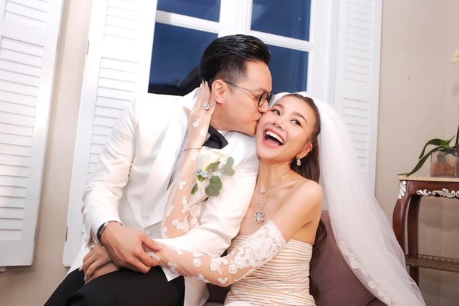 Nàng dâu mới Thanh Hằng lộ diện sau đám cưới với biểu cảm gây chú ý - Ảnh 3.