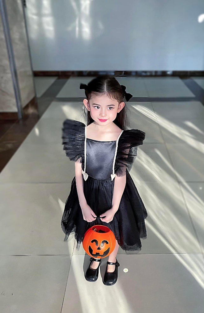 Vbiz nhập tiệc Halloween: Elsa Thùy Tiên bị con trai Hòa Minzy chê toàn tập, loạt sao đầu tư khủng nhưng chiếm spotlight là hội bạn BB Trần - Ảnh 12.
