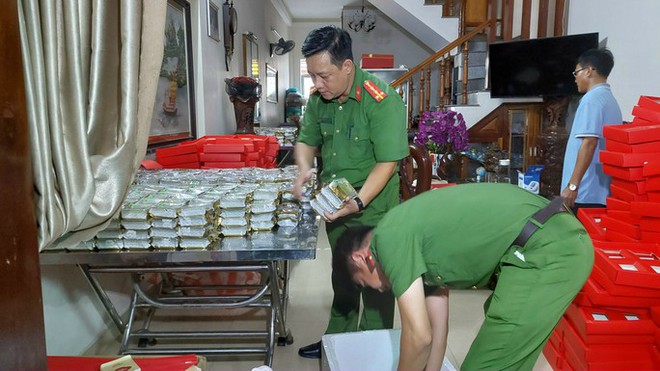 Tiêu hủy gần 1.400 bánh trung thu giá siêu rẻ - Ảnh 3.