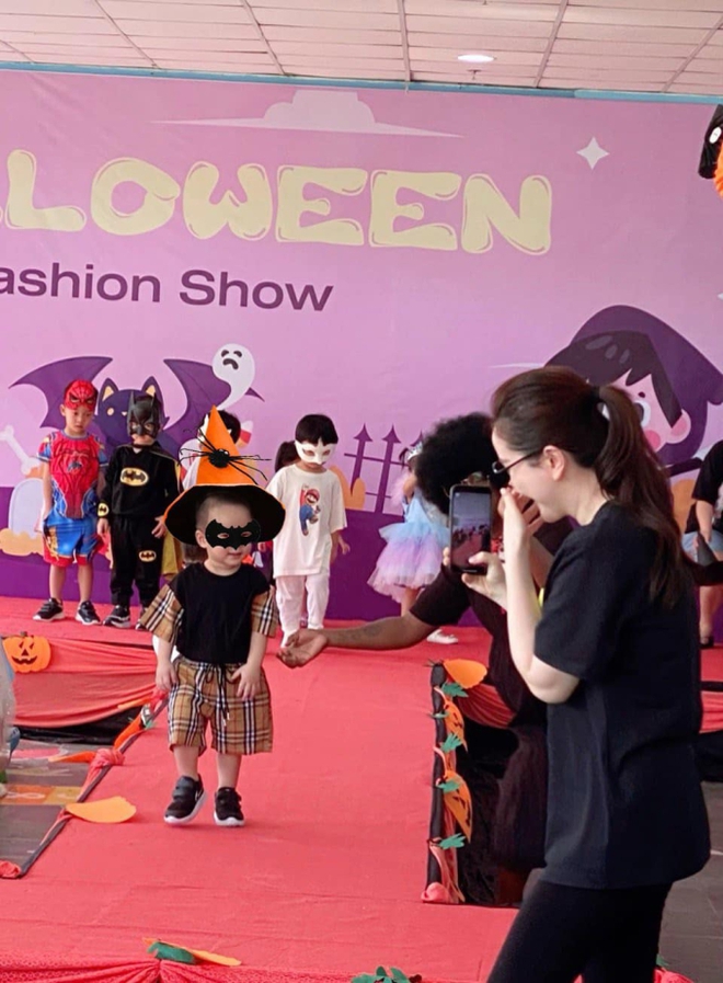 Vbiz nhập tiệc Halloween: Elsa Thùy Tiên bị con trai Hòa Minzy chê toàn tập, loạt sao đầu tư khủng nhưng chiếm spotlight là hội bạn BB Trần - Ảnh 11.