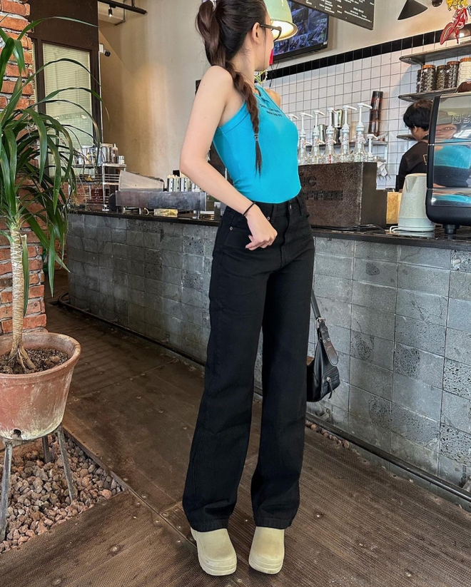 Đ&acirc;y l&agrave; những chiếc quần jeans ch&acirc;n &aacute;i của Jennie, gi&uacute;p c&ocirc; n&agrave;ng hack d&aacute;ng cao r&aacute;o như 1m7 - Ảnh 11.