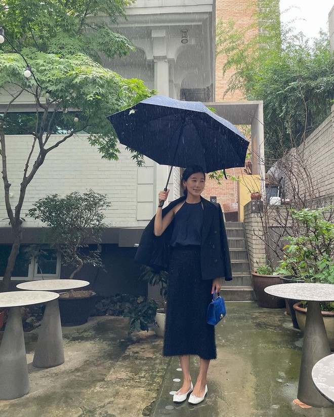 10 c&aacute;ch diện blazer đen thanh lịch, t&ocirc;n d&aacute;ng trong m&ugrave;a lạnh - Ảnh 10.