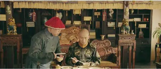 H&eacute; lộ bữa ăn 120 m&oacute;n của ho&agrave;ng đế v&agrave; l&yacute; do ng&agrave;i gắp kh&ocirc;ng qu&aacute; 3 miếng mỗi m&oacute;n - Ảnh 2.