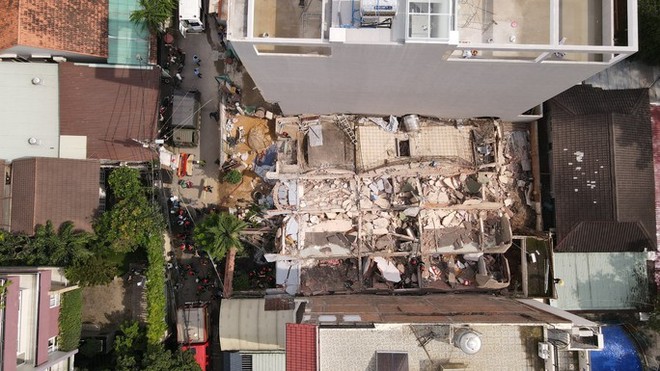 Vụ sập nhà ở Bình Thạnh: Hình ảnh tình thế nguy hiểm của căn nhà bên cạnh - Ảnh 5.