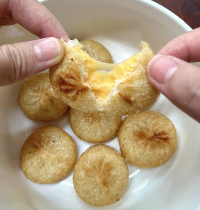 Ph&aacute;t th&egrave;m với c&aacute;c m&oacute;n b&aacute;nh ngập ph&ocirc; mai, k&eacute;o d&agrave;i cả m&eacute;t ở H&agrave; Nội - Ảnh 4.