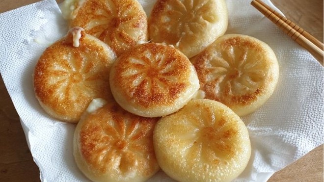 Ph&aacute;t th&egrave;m với c&aacute;c m&oacute;n b&aacute;nh ngập ph&ocirc; mai, k&eacute;o d&agrave;i cả m&eacute;t ở H&agrave; Nội - Ảnh 3.