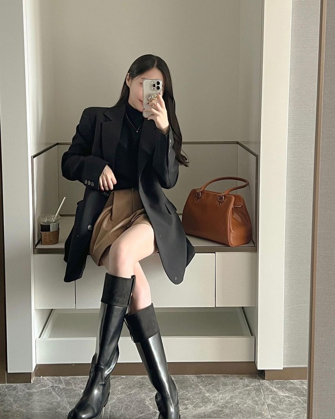 10 c&aacute;ch diện blazer đen thanh lịch, t&ocirc;n d&aacute;ng trong m&ugrave;a lạnh - Ảnh 5.